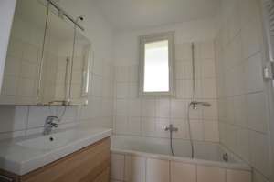 Renovierte Vier- Raum- Altbau- Wohnung | Loggia | Hohe Decken | Ruhige Lage – 40545 Niederkassel, Düsseldorf – Vorschaubild 8