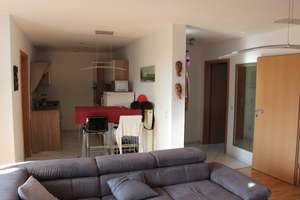 Moderne, gut geschnittene 3-Zimmer-Dachgeschosswohnung mit EBK und eigenem Parkplatz – 40589 Holthausen, Düsseldorf – Vorschaubild 3