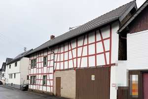 Denkmalgeschütztes Fachwerkhaus mit Innenhof – seltenes Potenzial in Wershofen – Die vollständige Adresse der Immobilie erhältst du vom Anbieter., 53520 Wershofen – Vorschaubild 2