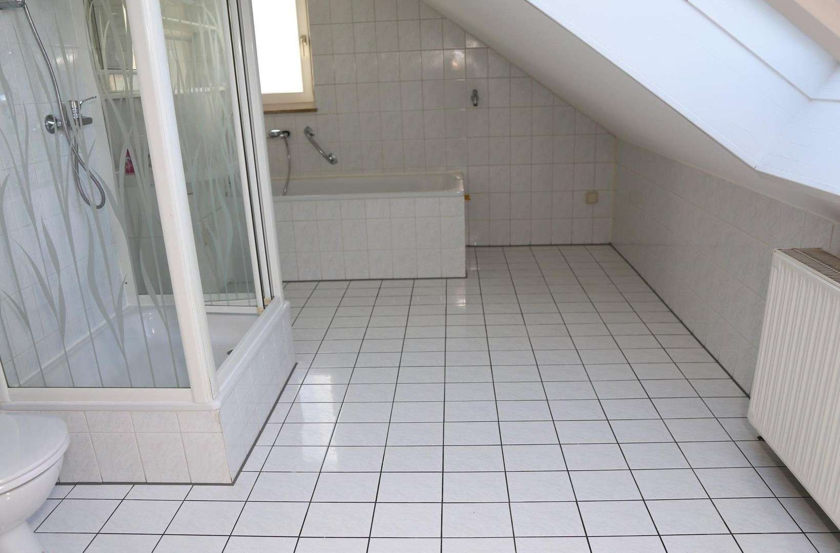 Immobilie in Oberstenfeld - Toll geschnittene helle Dachgeschosswohnung in Oberstenfeld provisionsfrei! - Bild 14