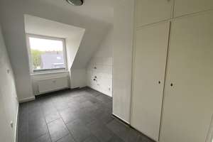 Helle und gemütliche 3 Zimmer-Dachgeschosswohnung in ruhiger Lage von Gelsenkirchen – Die vollständige Adresse der Immobilie erhältst du vom Anbieter., 45899 Beckhausen, Gelsenkirchen – Vorschaubild 5