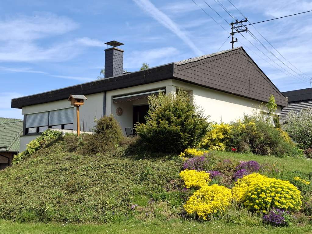 Immobilie in Mechernich - Freistehender Bungalow in Mechernich-Weyer mit wunderschönem Ausblick  - Bild 0