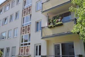 Top geschnittene, moderne Wohnung mit Balkon und Garage.  Nahe Petuelpark