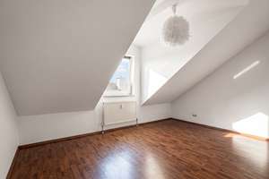 Ruhig gelegene, preislich attraktive 3-Zimmer-Dachwohnung mit zwei PKW-Stellplätzen in Feldrandlage – Die vollständige Adresse der Immobilie erhältst du vom Anbieter., 55129 Ebersheim, Mainz – Vorschaubild 7
