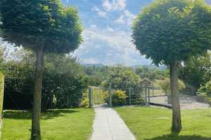 Idyllisch! Schönes Haus mit wunderschönem Gartengrundstück in Aussichtslage und großer Doppelgarage – Göppingen (Kreis) – Vorschaubild 1
