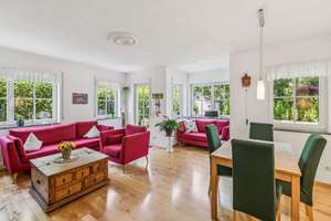 Ihr grünes Zuhause in München: Charmante Maisonettewohnung auf drei Ebenen mit Privatgarten