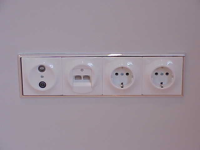 Traumhafte 4-Zimmer Altbauwohnung in bester Westendlage...V-E-R-M-I-E-T-E-T.. image