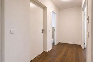 Luxuriöse Penthousewohnung mit Aufzug direkt in die Wohnung und Terrasse mit traumhaftem Parkblick – 60486 Gallus, Frankfurt am Main – Vorschaubild 18