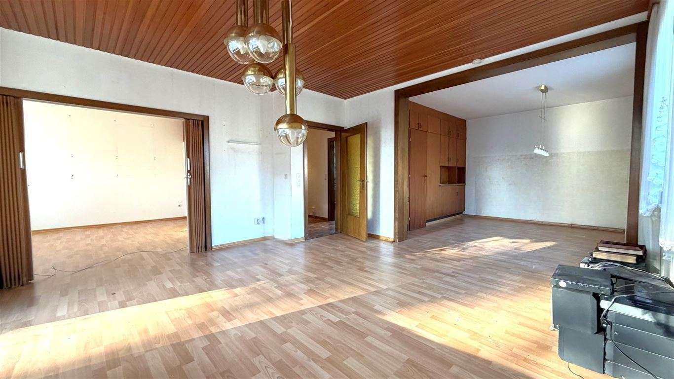 Immobilie in Gehrden - Gehrden Bestlage / großzügiges ZFH + ausgebautes DG mit Außenpool, Doppelgarage !  - Bild 11