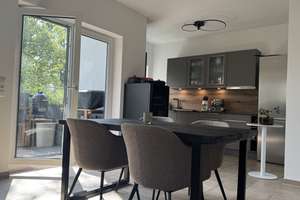 Lichtdurchflutete Dachgeschosswohnung mit sonniger Dachterrasse – Vogesenstr 15c, 81825 Waldtrudering, München – Vorschaubild 2
