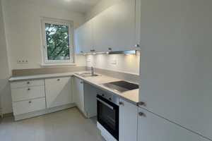 Modernisiert - 3 Zimmer mit Balkon, Einbauküche und Duschbad – Hochstraße 15B, 13357 Berlin – Vorschaubild 3