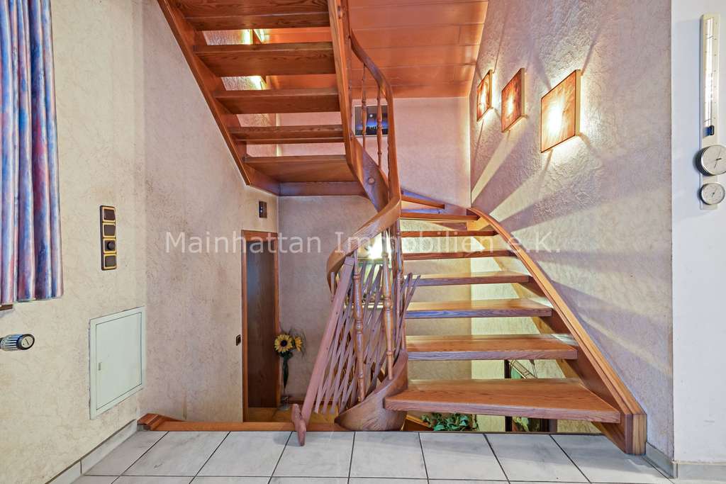 Immobilie in Bad Homburg vor der Höhe - Mehrgenerationshaus - Invest oder mietfrei wohnen! - Bild 3