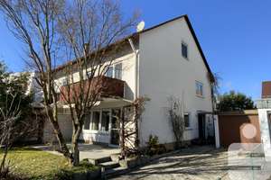 Charmantes Zuhause in besonderer Lage! – Die vollständige Adresse der Immobilie erhältst du vom Anbieter., 89257 Illertissen – Vorschaubild 1