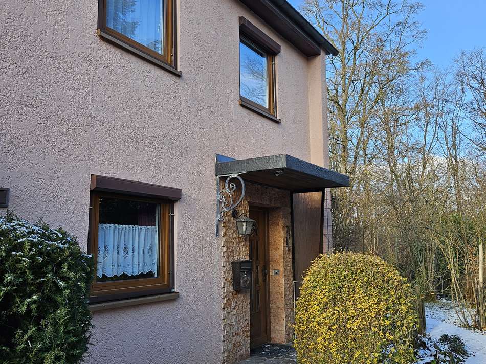 Vordere Seite mit Hauseingang