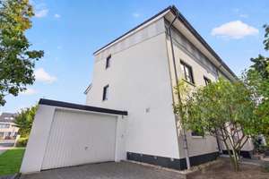 Baujahr 2004, effizient, familienfreundlich: Reihenendhaus mit Garten und Garage in Dießem/Lehmheide – Die vollständige Adresse der Immobilie erhältst du vom Anbieter., 47805 Dießem/Lehmheide, Krefeld – Vorschaubild 2