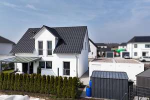 Schnuckeliges Einfamilienhaus mit Doppelgarage und kleinem Garten in Schwandorf – Die vollständige Adresse der Immobilie erhältst du vom Anbieter., 92421 Schwandorf – Vorschaubild 3