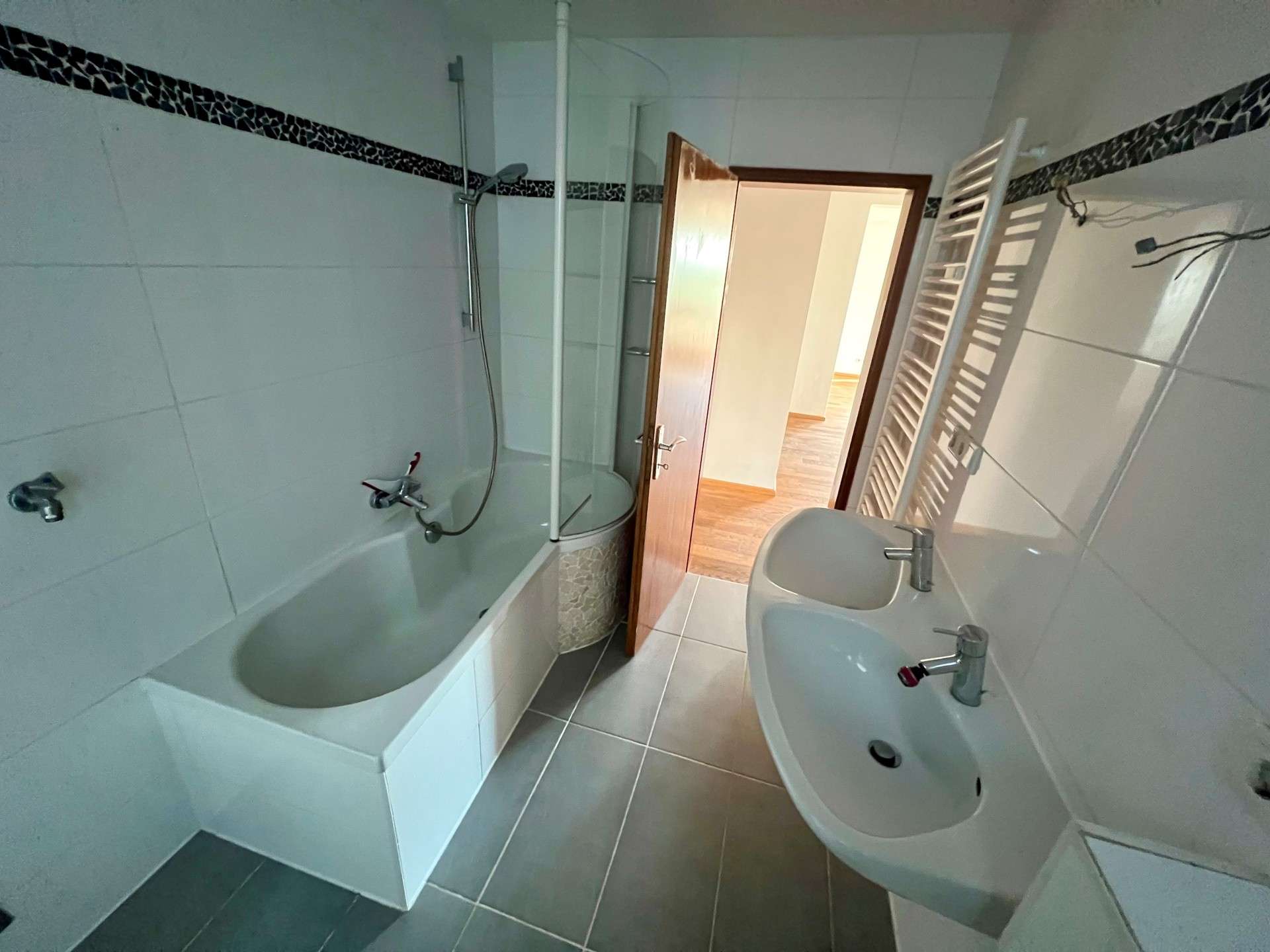 Immobilie in Malsch - Dreifamilienhaus mit Weitblick in grüner Hanglage - Bild 4