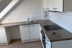 Helle 3-Zi.-DG-Wohnung mit Wohnküche und Südbalkon in Bramfeld – Wiedehopfstieg 33a, 22179 Bramfeld, Hamburg – Vorschaubild 4