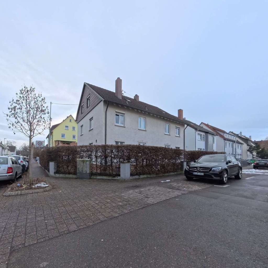 Immobilie in Eislingen/Fils - 🏡 Vermietetes MFH Eislingen ✅ 3 Einheiten | 228 m² | 465 m² | Modernisiert | Garage+Stpl. - Bild 0