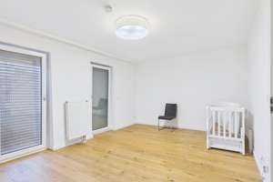 Exklusives Reihenhaus mit 6 Zimmern, Wintergarten, 2 Gartenbereichen und Balkon in München-Trudering – 81827 Waldtrudering, München – Vorschaubild 9