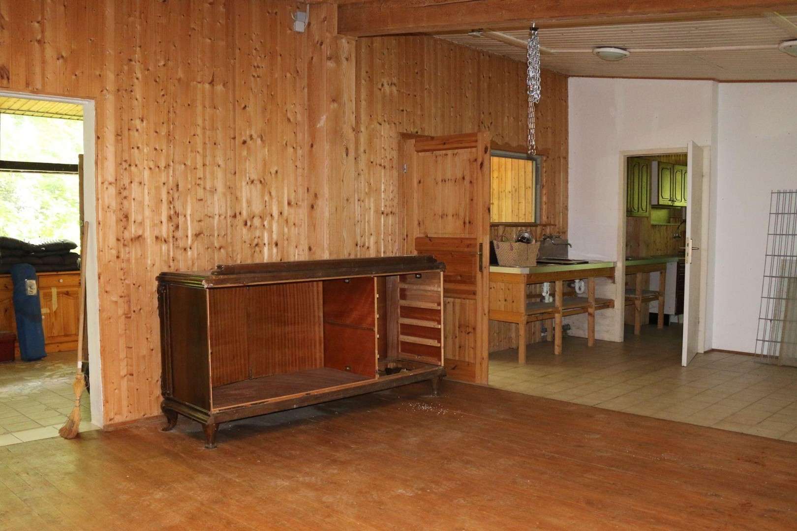 Immobilie in Olzheim - Holzblockbohlenhaus mit Pferdestall, Longierhalle, Paddock und arrondiertem Weideland - Bild 10