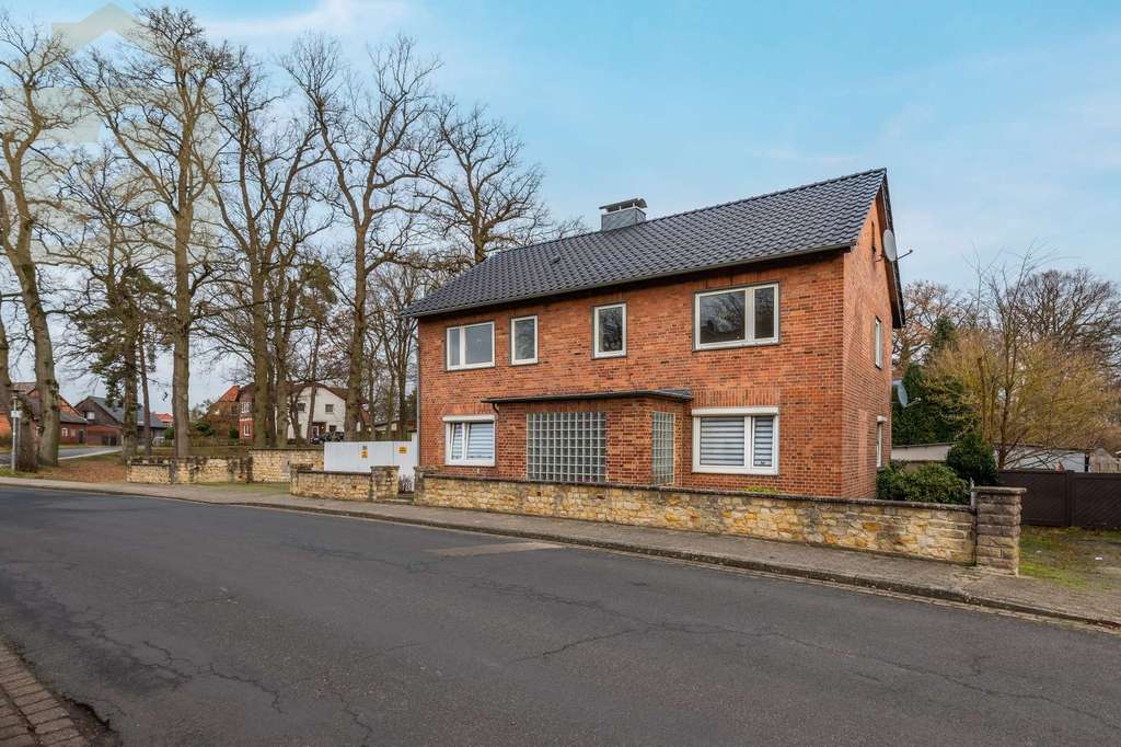 Immobilie in Wittingen - Gepflegtes Zweifamilienhaus mit Garten und Doppelcarport in Knesebeck! Mein Haus = Mein Partner! - Bild 1