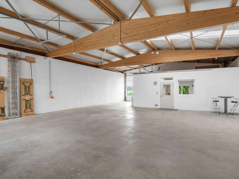 Große 170qm Lagerhalle+Räume