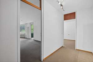 Leerstehende 2,5-Zimmer-Wohnung am Waldrand mit Balkon, Tiefgarage und viel Potenzial – Otto-Hahn-Platz 3, 69126 Emmertsgrund, Heidelberg – Vorschaubild 3