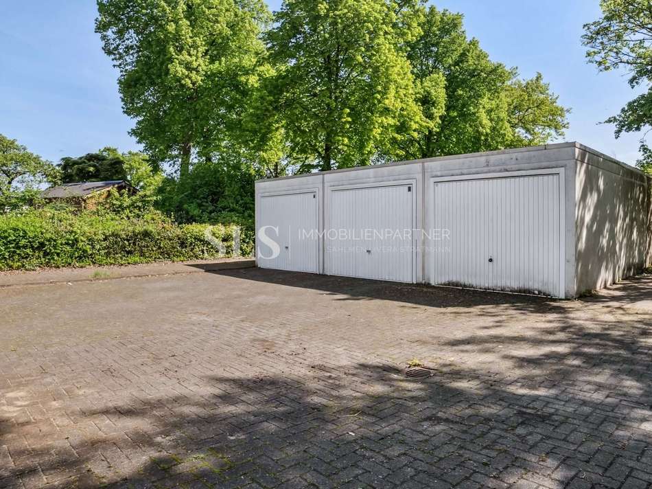 Garagen (links und mitte)