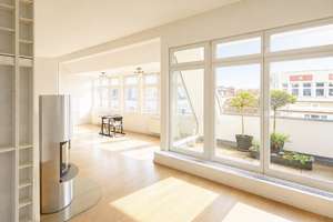 Bezugsfreie DG-Whg mit Terrasse EBK Kamin u. Aufzug – Simon-Dach-Strasse 10, 10245 Friedrichshain, Berlin – Vorschaubild 1