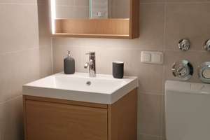 Lichtdurchflutetes, vollmöbliertes 1-Zimmer-Apartment mit Südbalkon und separater Küche – Wolfgang-Borchert-Weg 1, 81927 Johanneskirchen, München – Vorschaubild 11