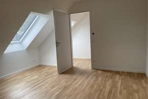 2-Zimmer Dachgeschosswohnung mit Loggia in Leverkusen Schlebusch



 – Die vollständige Adresse der Immobilie erhältst du vom Anbieter., 51375 Schlebusch, Leverkusen – Vorschaubild 6