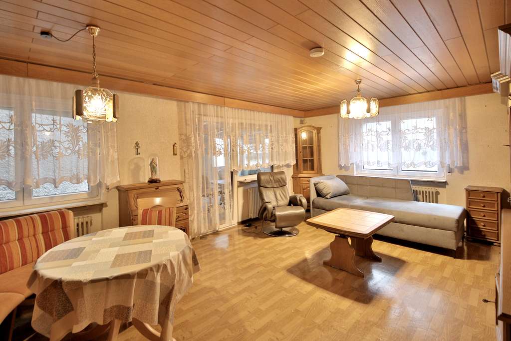 Immobilie in Bühlertal - Charmantes Zweifamilienhaus mit großem Garten, zwei Wintergärten, Sauna und Ausbaupotenzial - Bild 4