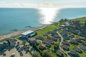 Schönhagen: Renditestarkes Ferienhaus mit 6 Schlafzimmern und saniertem Pool- und Wellnessbereich – Die vollständige Adresse der Immobilie erhältst du vom Anbieter., 24398 Brodersby – Vorschaubild 1