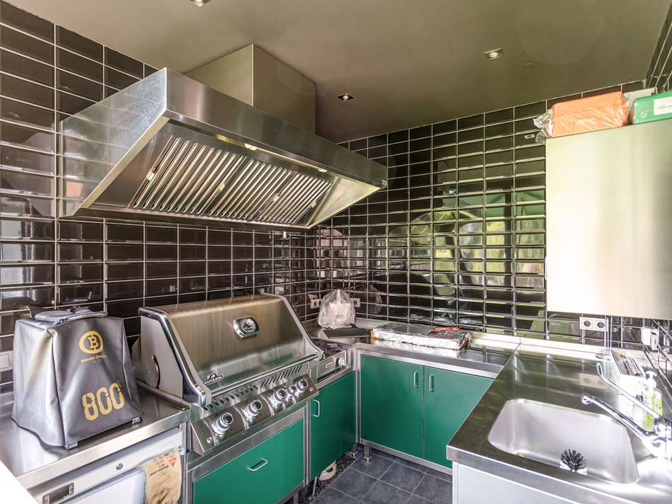 Outdoorküche mit Theke