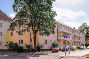 Zentrale Wohnung mit Tageslichtbad // EG Links