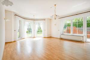 Großes Walmdachhaus (2. Wohneinheit möglich) mit Doppelgarage in schöner Wohnsiedlung am Waldesrand – Die vollständige Adresse der Immobilie erhältst du vom Anbieter., 26427 Stedesdorf – Vorschaubild 2