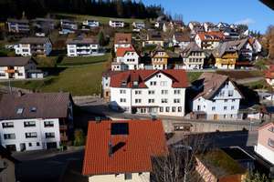 Gepflegte 3 Zimmer Wohnung im 2.OG mit EBK, Balkon in 78148 Gütenbach, WM: PAUSCHAL 710€ – Breiteneckweg 9, 78148 Gütenbach – Vorschaubild 4