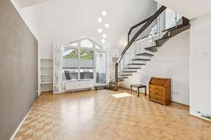 Exklusive Maisonette mit Aufzug, zwei Loggien, überdachter Terrasse und besonderer Großzügigkeit