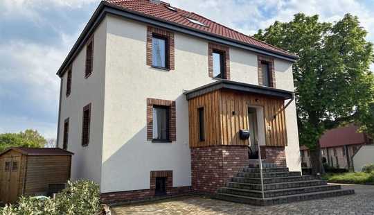 Bild von Elegantes Herrenhaus in ländlicher Idylle von Burgdorf/Otze