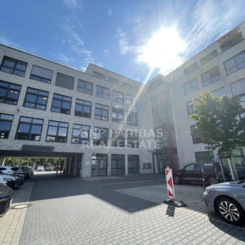 Lichtdurchflutete Bürofläche mit guter Anbindung