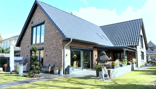 Bild von 0 % Käuferprovision! 5-Sterne-Designer Haus mit Einliegerwhg. direkt am idyllischen Bachlauf.