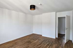 Zwei Zimmer in Pasing: Helle Wohnung mit Balkon
