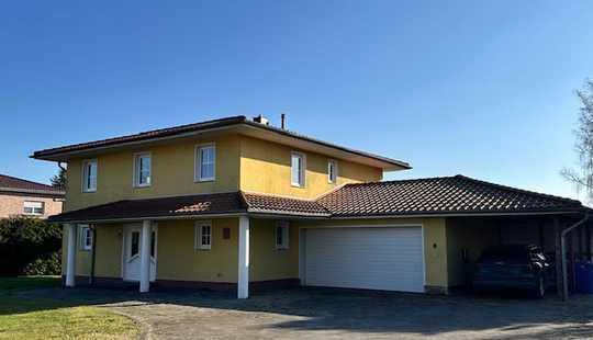 Bild von Mediterranes Einfamilienhaus mit großem Grundstück