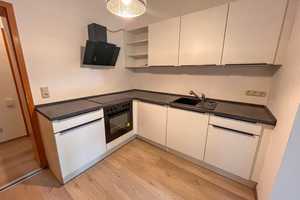 Renovierte Erdgeschosswohnung mit Balkon und neuer Einbauküche in Magdeburg-Sudenburg  – Heidestraße  18, 39112 Magdeburg – Vorschaubild 3