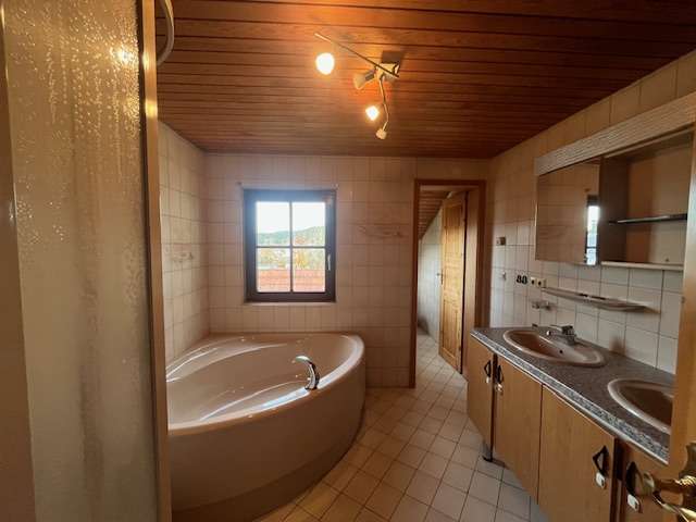 Immobilie in Dietingen - Großzügige Doppelhaushälfte mit Wintergarten, bezugsfrei! - Bild 13