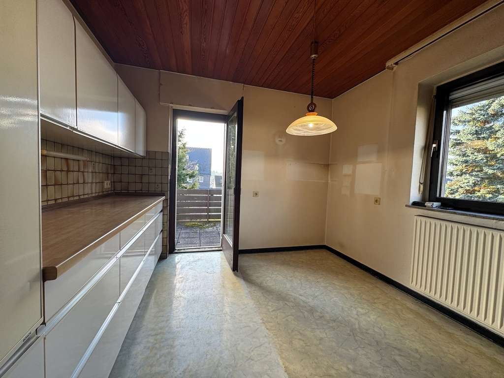 Immobilie in Gehlert - 2 Gen.-Wohnhaus mit Garage und schönem Garten in Südwest-Ausrichtung -PROVISIONSFREI- - Bild 2