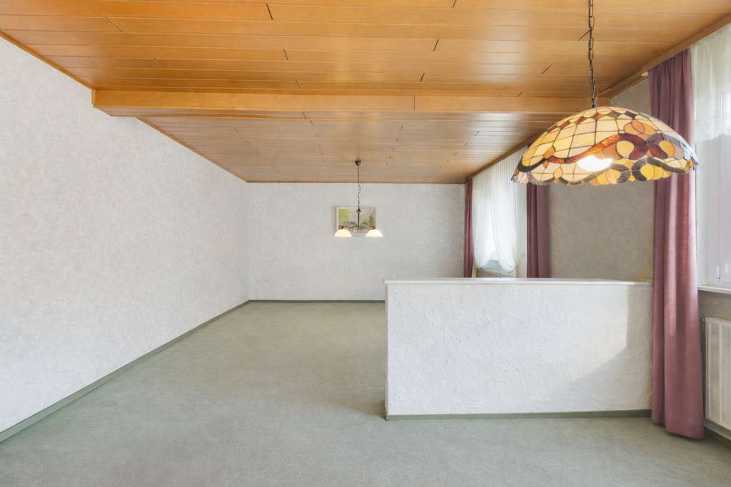 Immobilie in Flörsbachtal - Großzügiges Zweifamilienhaus mit Scheune, PV-Anlage & Bauplatzoption auf 2.284 m² Traumgrundstück - Bild 4