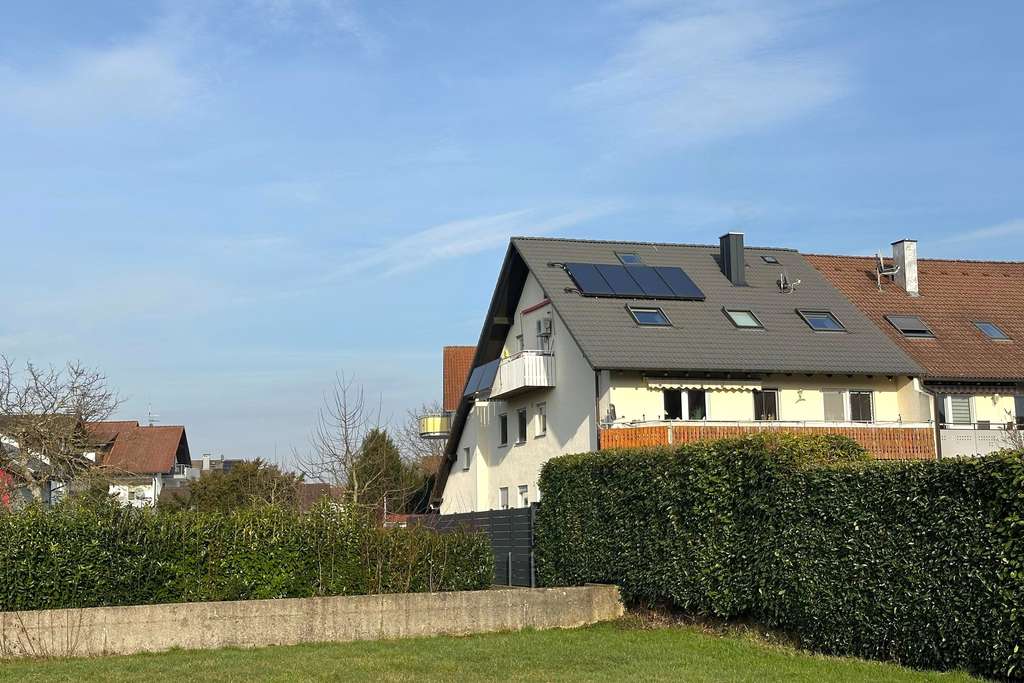 Immobilie in Rheinmünster - Großzügige 3-Zimmer DG-Wohnung mit Kaminofen, Klimaanlage und Balkon in Rheinmünster - Bild 0