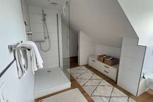 Stilvoll saniert: 2-Zimmer-Dachgeschosswohnung in Paderborn – 33098 Kernstadt, Paderborn – Vorschaubild 4
